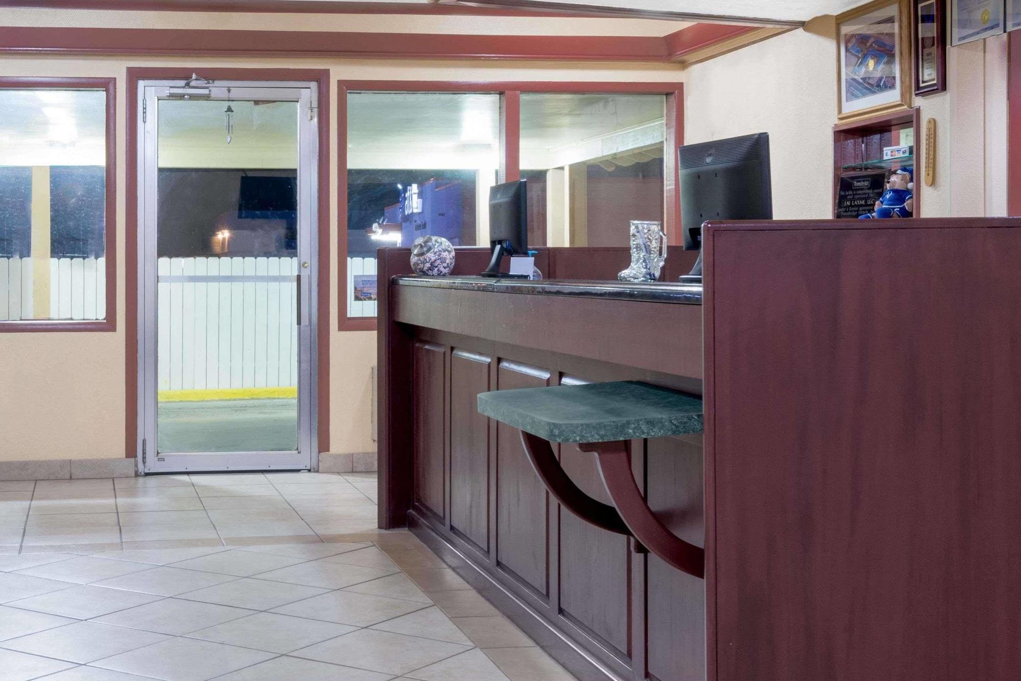 Travelodge By Wyndham ドッジシティ エクステリア 写真
