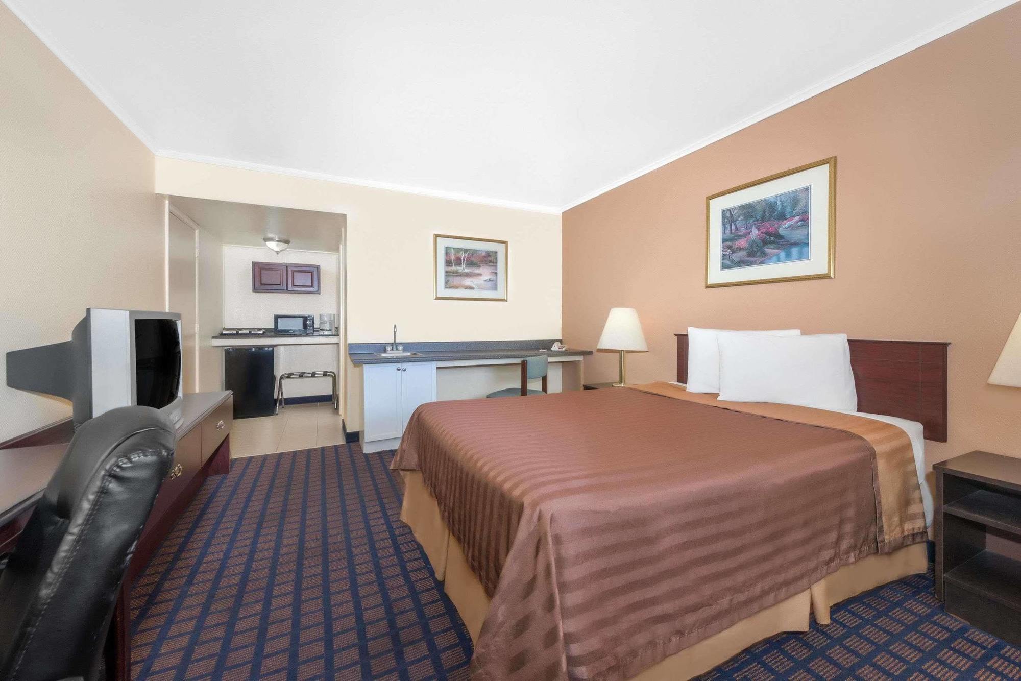 Travelodge By Wyndham ドッジシティ エクステリア 写真